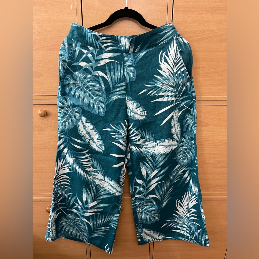 Woman linens pants.  Size S p C&C California